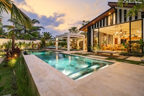 Pool view, Swimming pool, sunbed