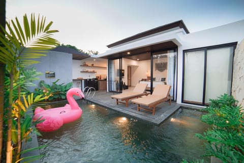 Pool view, Swimming pool, sunbed