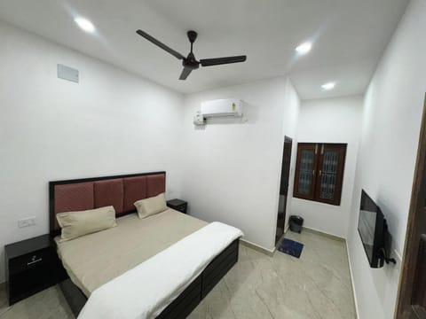 Shower, TV and multimedia, Photo of the whole room, air conditioner