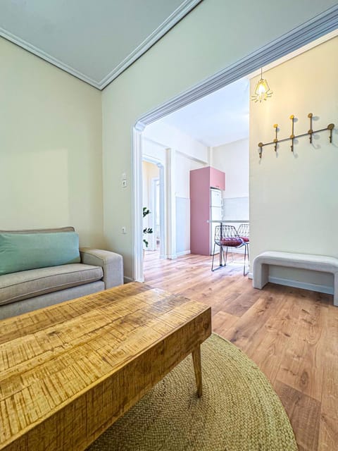 Living room, Photo of the whole room, Seating area