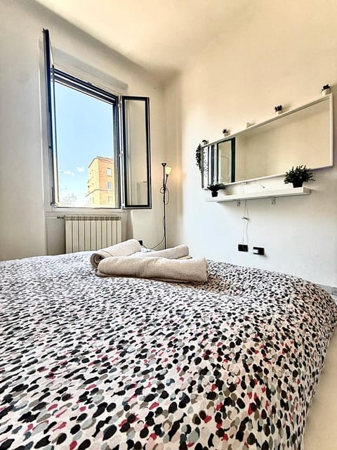Bed, Bedroom, towels
