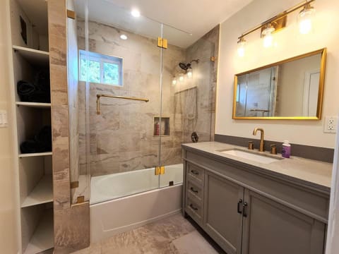 Prime LA 2 bedroom & 3 bath home Beverly Hills adj Apartment in Beverly Hills