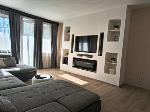TV and multimedia, Living room, Seating area