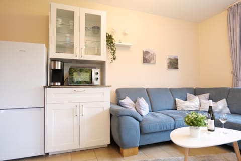 Kitchen or kitchenette, Seating area