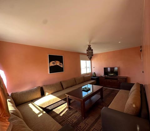Communal lounge/ TV room, Living room, Parking