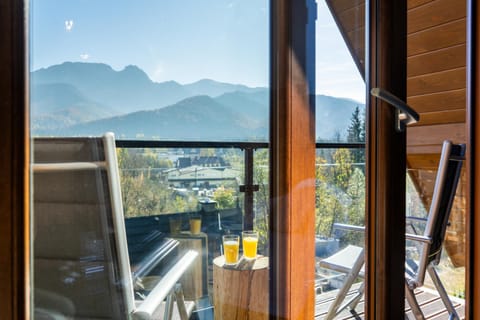 Balcony/Terrace, Dining area, Mountain view