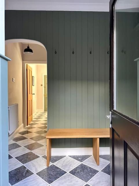 Charming Townhouse Retreat House in Shrewsbury