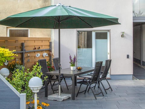 Property building, Balcony/Terrace, Seating area