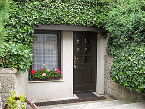 Property building, Facade/entrance, Day