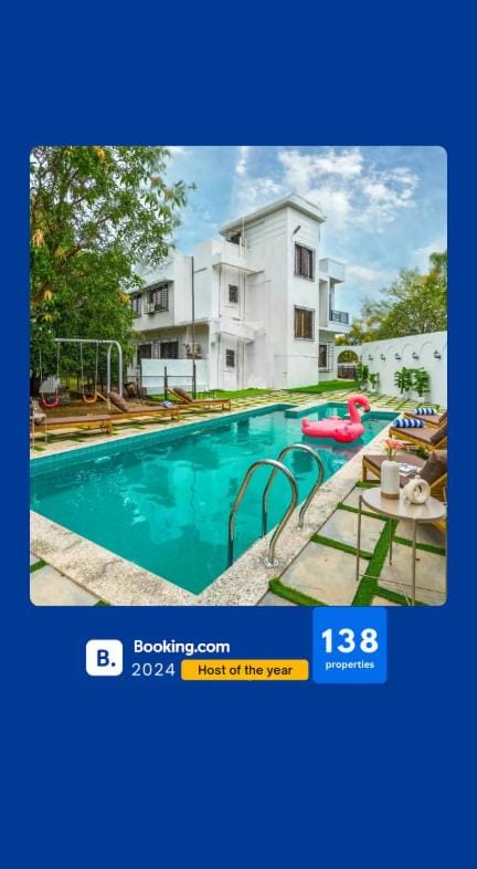 Property building, Day, Evening entertainment, Pool view, Swimming pool, sunbed