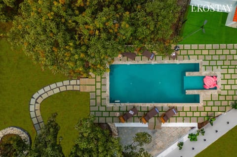 Spring, Day, Natural landscape, Bird's eye view, Garden, Garden view, Pool view, Swimming pool, sunbed