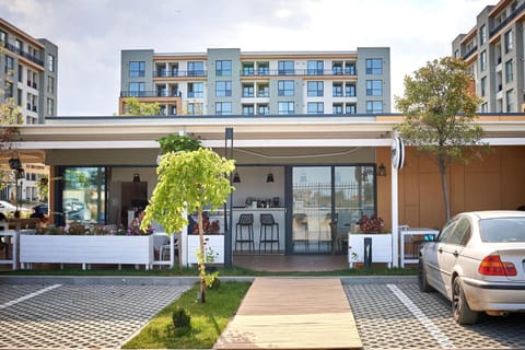 Property building, Day, Lounge or bar