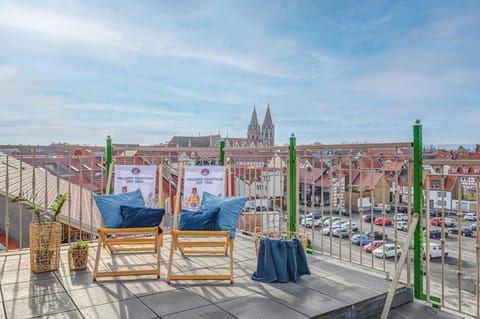 Day, View (from property/room), Balcony/Terrace, Seating area, City view, Parking