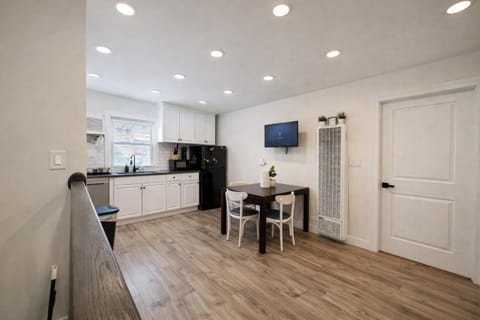 Cozy Corner Charming 1BR with WiFi Apartment in Evanston