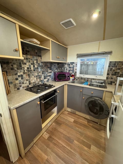 Chez Flo Charmant mobile-home H89 Campground/
RV Resort in Gassin