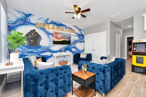 Game Room, TV and multimedia, Living room, Decorative detail, Seating area, air conditioner
