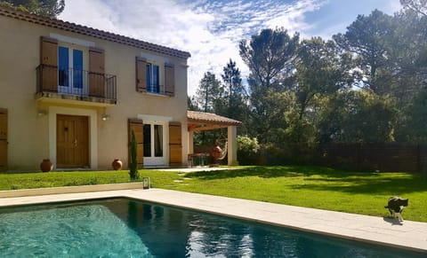 Property building, Spring, Day, Garden, Garden view, Pool view, Swimming pool, sunbed