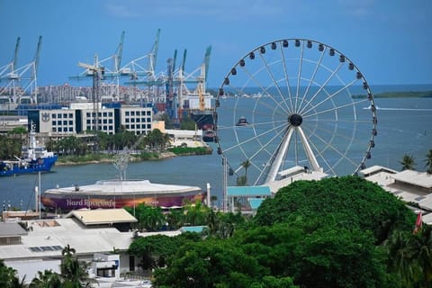 Restaurant/places to eat, Day, Natural landscape, Bird's eye view, Balcony/Terrace, City view, Landmark view, Sea view, Area and facilities, Swimming pool, Breakfast