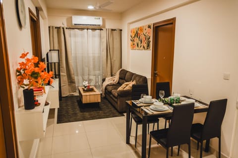 TV and multimedia, Balcony/Terrace, Living room, Seating area, Dining area, air conditioner