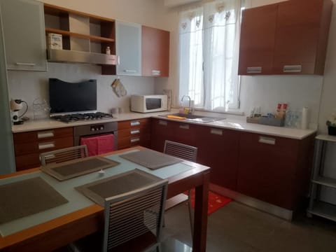Kitchen or kitchenette, Dining area, dishwasher, oven, stove