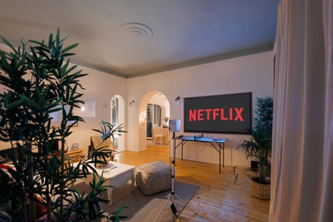 TV and multimedia, Seating area