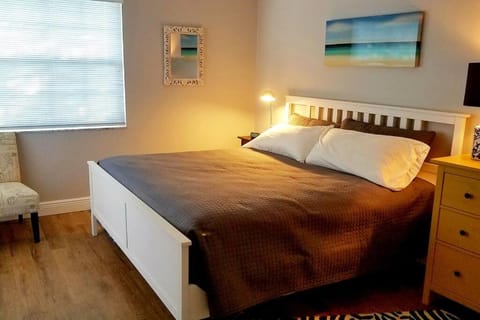 Lexi's Beach Loft Apartment in Edgewater