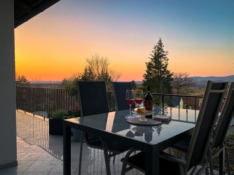 View (from property/room), Balcony/Terrace