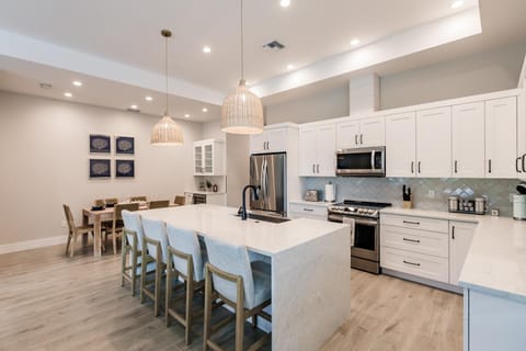 Kitchen or kitchenette, Communal kitchen, kitchen