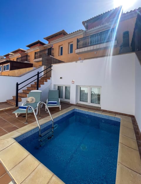 Swimming pool, sunbed