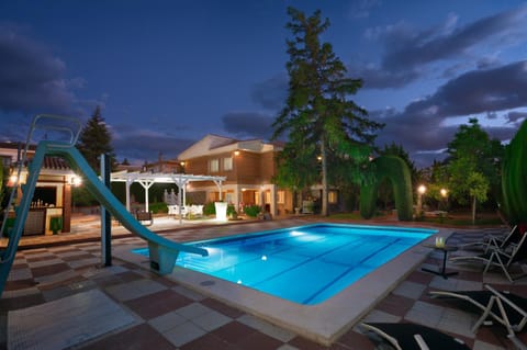 Swimming pool