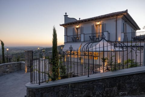 Property building, View (from property/room), Balcony/Terrace