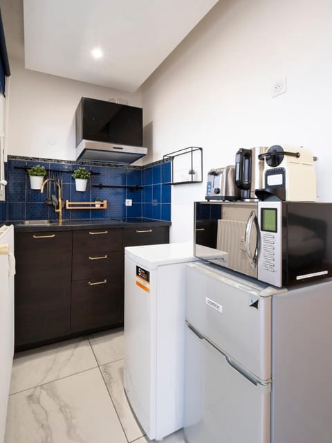Coffee/tea facilities, toaster, washing machine