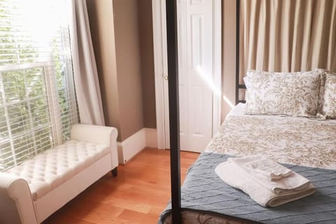 Classic City Retreat Five Points Golf Athens Walk House in Athens