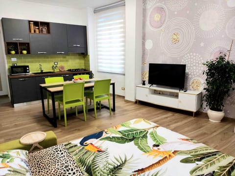 Kitchen or kitchenette, Seating area