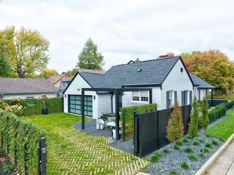 Ivy Grace 4BR RetreatKing Beds & Fireplace House in Indianapolis