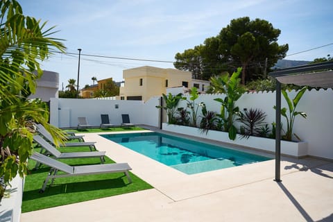 Garden, Balcony/Terrace, Swimming pool, sunbed