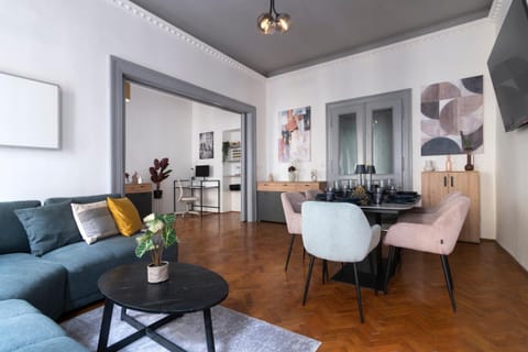 Living room, Seating area, Dining area