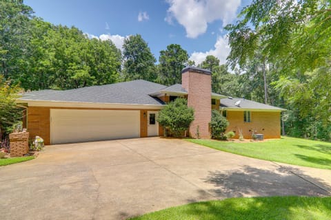 4 Mi to UGA Pet-Friendly Home in Athens House in Athens