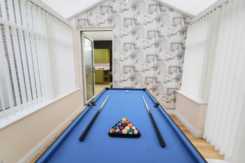 Sleeps 10 - Contractors - Family - Relocators House in Birmingham