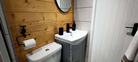 Fairvine Cabin Fort Augustus Mtn View Pet Friendly Cabin in Fort Augustus