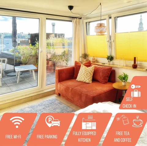 Bed, View (from property/room), View (from property/room), Balcony/Terrace, Balcony/Terrace, Living room, Photo of the whole room, Landmark view, Landmark view