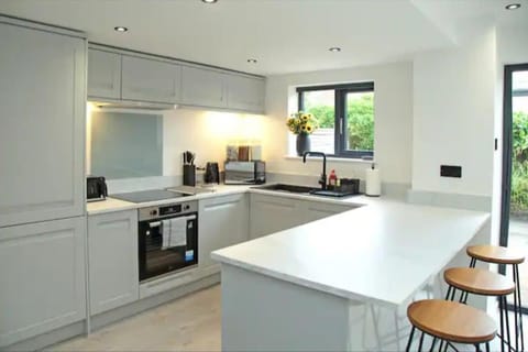 Modern Luxury 4 Bed House in Heart of Macclesfield House in Macclesfield