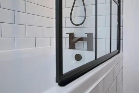 Modern Luxury 4 Bed House in Heart of Macclesfield House in Macclesfield