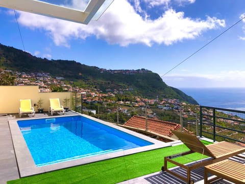 Pool view, Sea view