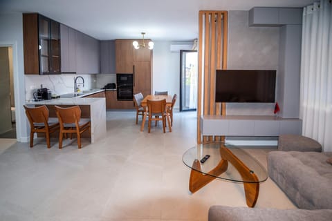 Seating area, Dining area, minibar