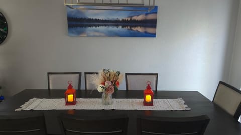 Seating area, Dining area