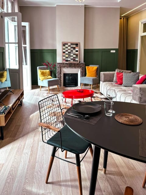 Living room, Seating area, Dining area