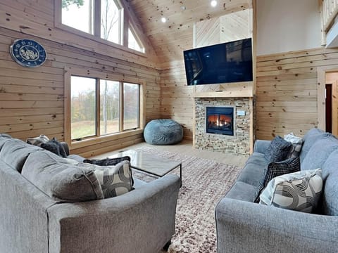 Majestic Manor House in Deep Creek Lake