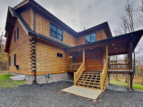 Majestic Manor House in Deep Creek Lake