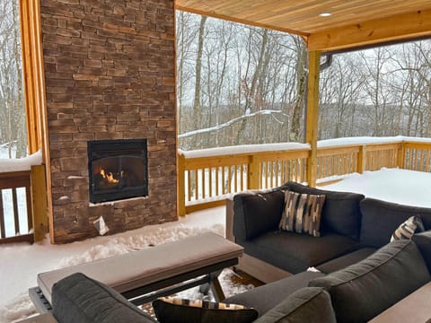 Majestic Manor House in Deep Creek Lake